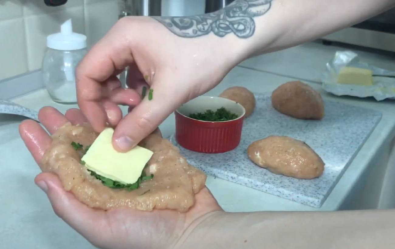 Котлета по-київськи: простий рецепт класики м'ясних страв